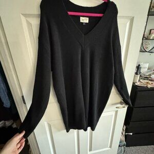 Universal Thread Black V-Neck Sweater